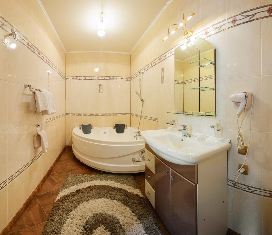 Ghostinitsa "Lina" Hotel Petropavlovsk Eksteriør billede